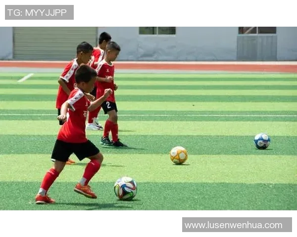 从贫困中崛起的足球明星们如何逆袭人生实现梦想