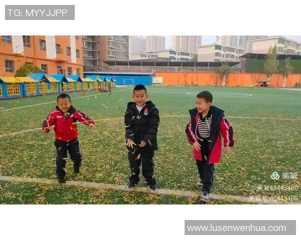 足球明星放羊高清图片展现运动员别样生活风貌与自然之美